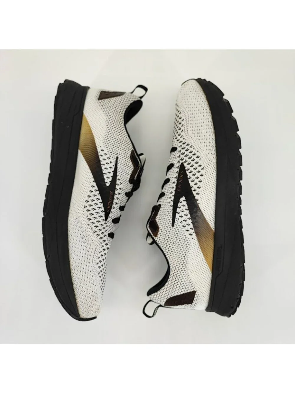 Brooks Revel 4 Women's Size 10.5 US Running Shoes Knit Black White 1203371B121